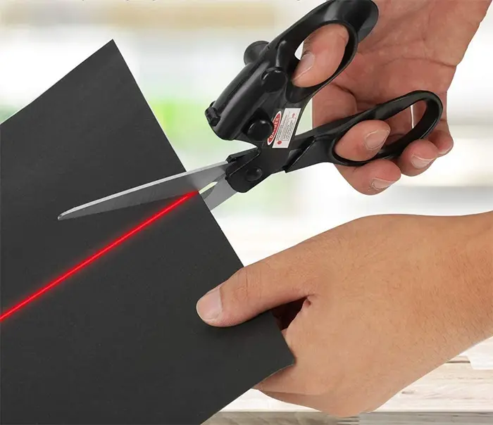 Globetrek° LaserScissors 1+1 GRATUIT: Précis Coupe Guidé Par Laser Multifonction Ciseaux